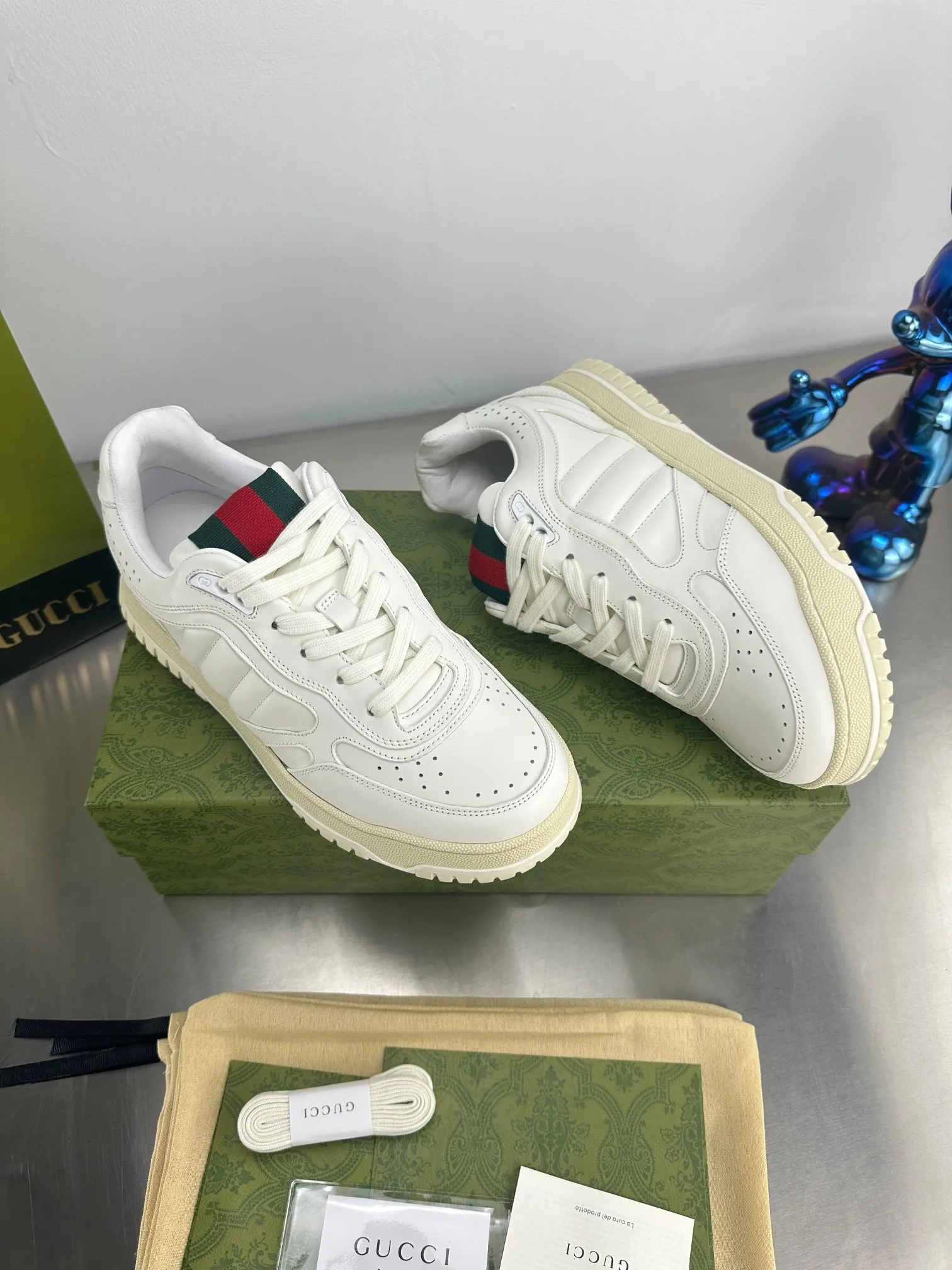 👟👟Ex-factory price 600👟👟 Gucci's latest hot-selling series of high and low-cut distressed couple's sneakers are shipped. The original version is purchased, developed and manufactured. This high-low top sneaker adopts a basketball-style silhouette design, cleverly integrated with hollow panels and distressed effects, showing its unique ingenuity. The ingenuity incorporates brand logo details such as interlocking Double G styling accessories and Gucci lettering, a low-key tribute to the brand's design heritage. Exquisite packaging at the delivery counter 🛍📦 ▪️ Fabric: Original customized imported first-layer cowhide ▪️ Inner lining: Imported first-layer cowhide ▪️ Sole: Original molded TPU sole ▪️ Sole thickness: 3cm ▪️ Size: Women's 35-41 Men's 38-46 (Female 41 Men's 38 46 customized)